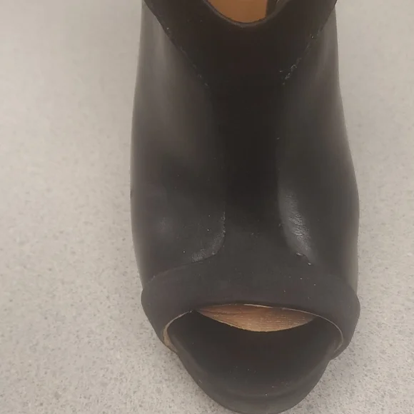 L.A.M.B HEELS - Picture 9 of 12